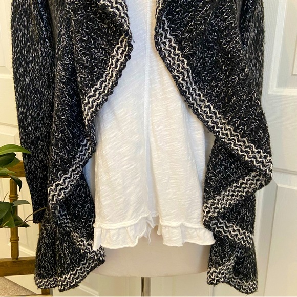 Cascading Cardigan Black White, SO SOFT - Picture 5 of 13